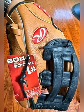 GORGEOUS RAWLINGS SOFTBALL GLOVE!!!